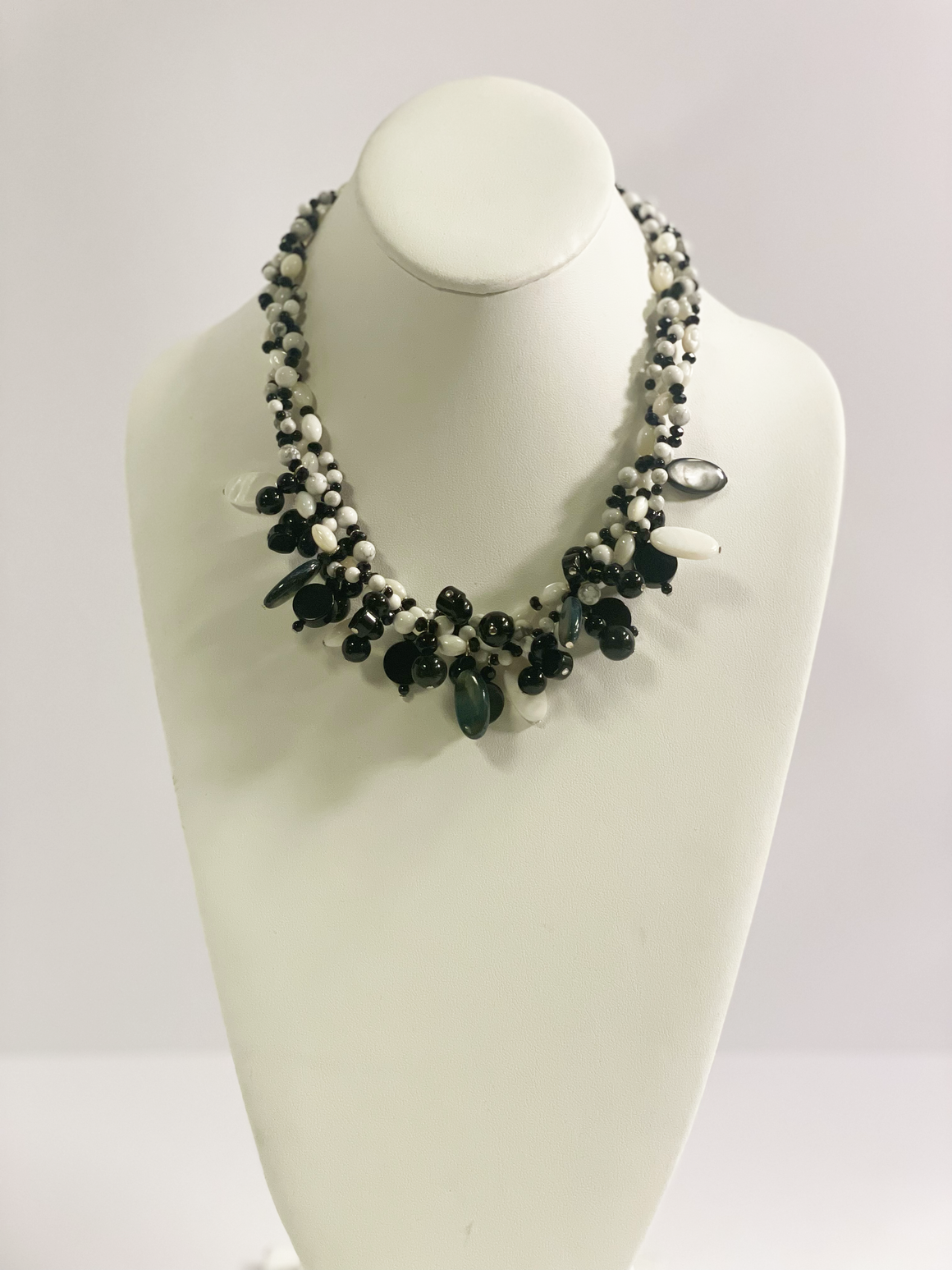 FIESTA NECKLACE – BLACK & WHITE BOLDNESS