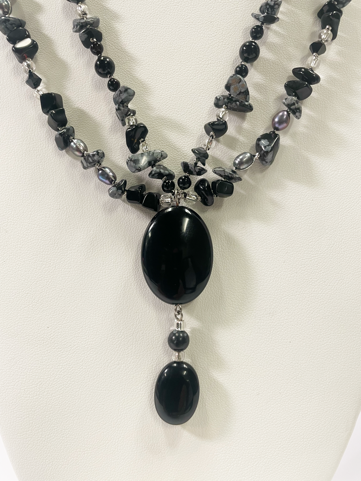 ONYX FANTASY NECKLACE