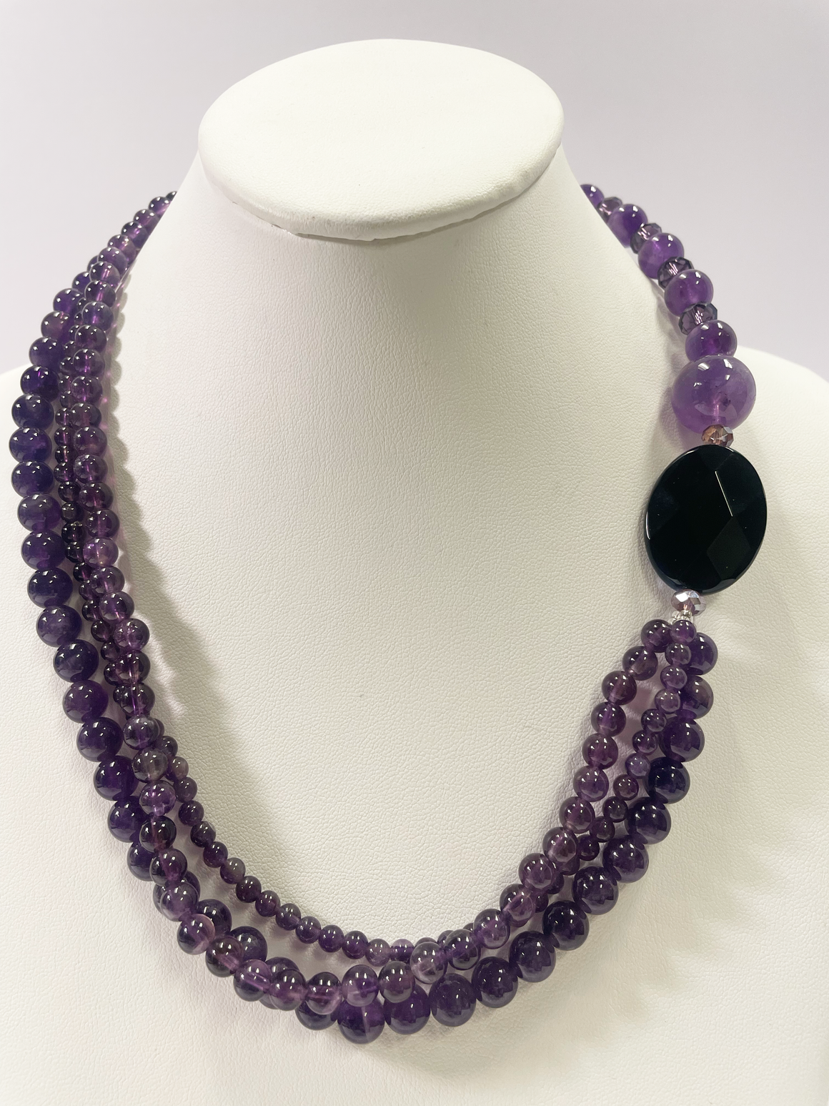 LILAC CHIC NECKLACE
