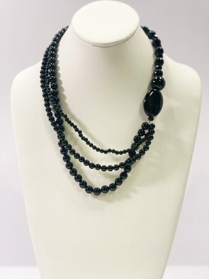 ONYX CHIC NECKLACE
