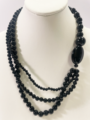 ONYX CHIC NECKLACE