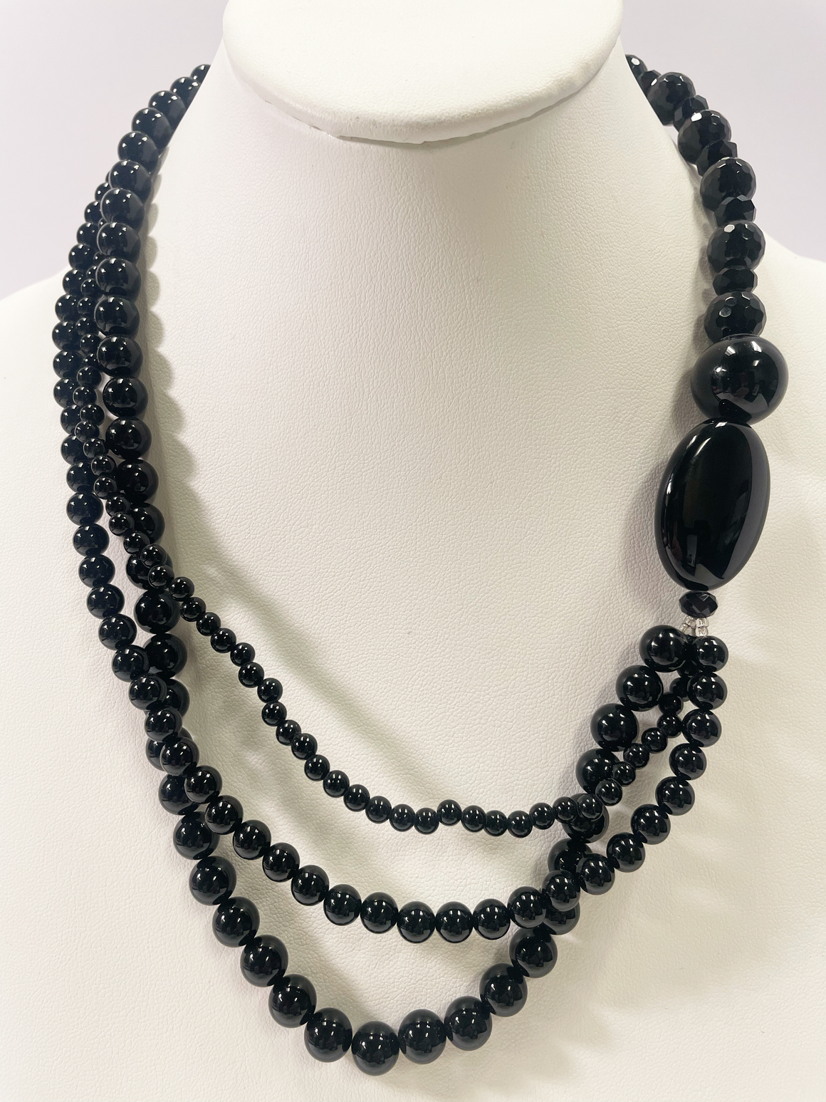 ONYX CHIC NECKLACE