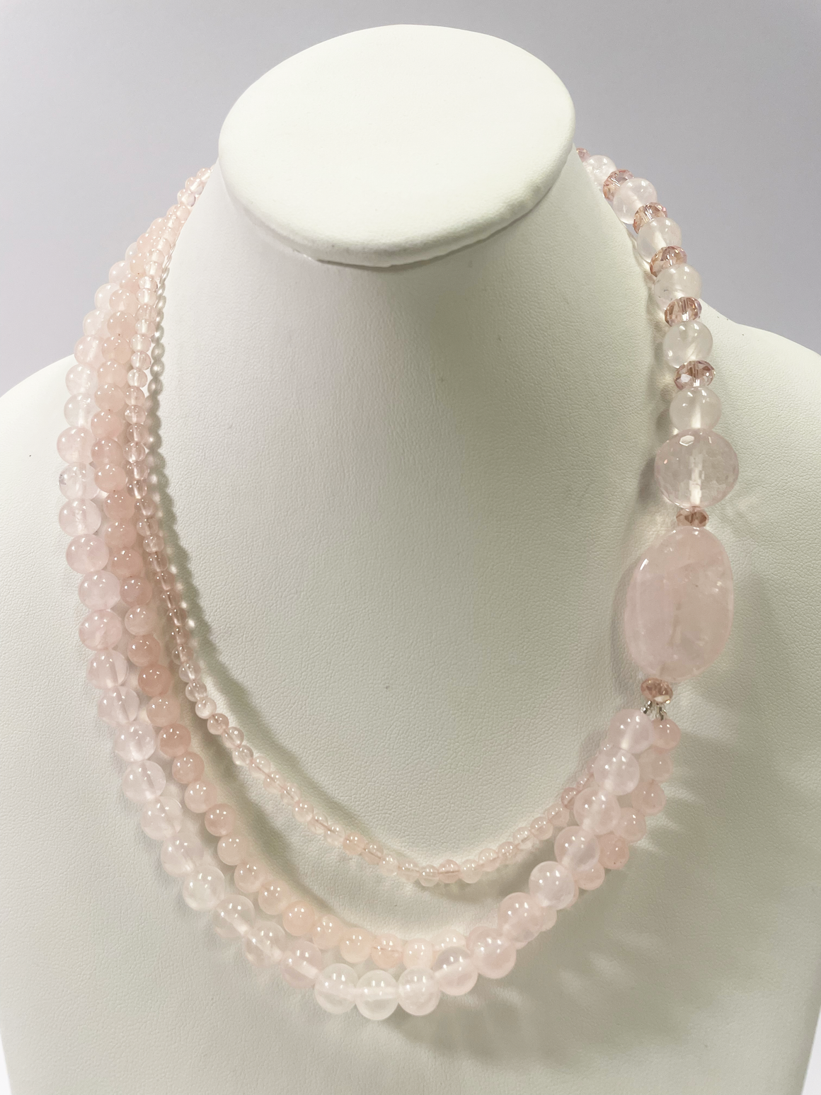 BLUSH CHIC NECKLACE