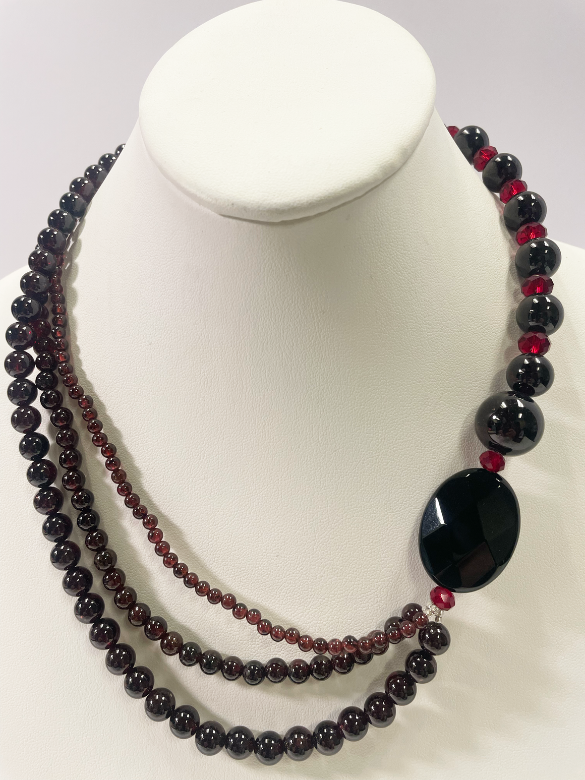 CRIMSON CHIC NECKLACE
