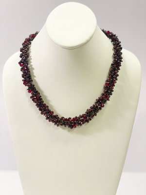 GARNET SUGAR STONE NECKLACE - BRAIDED