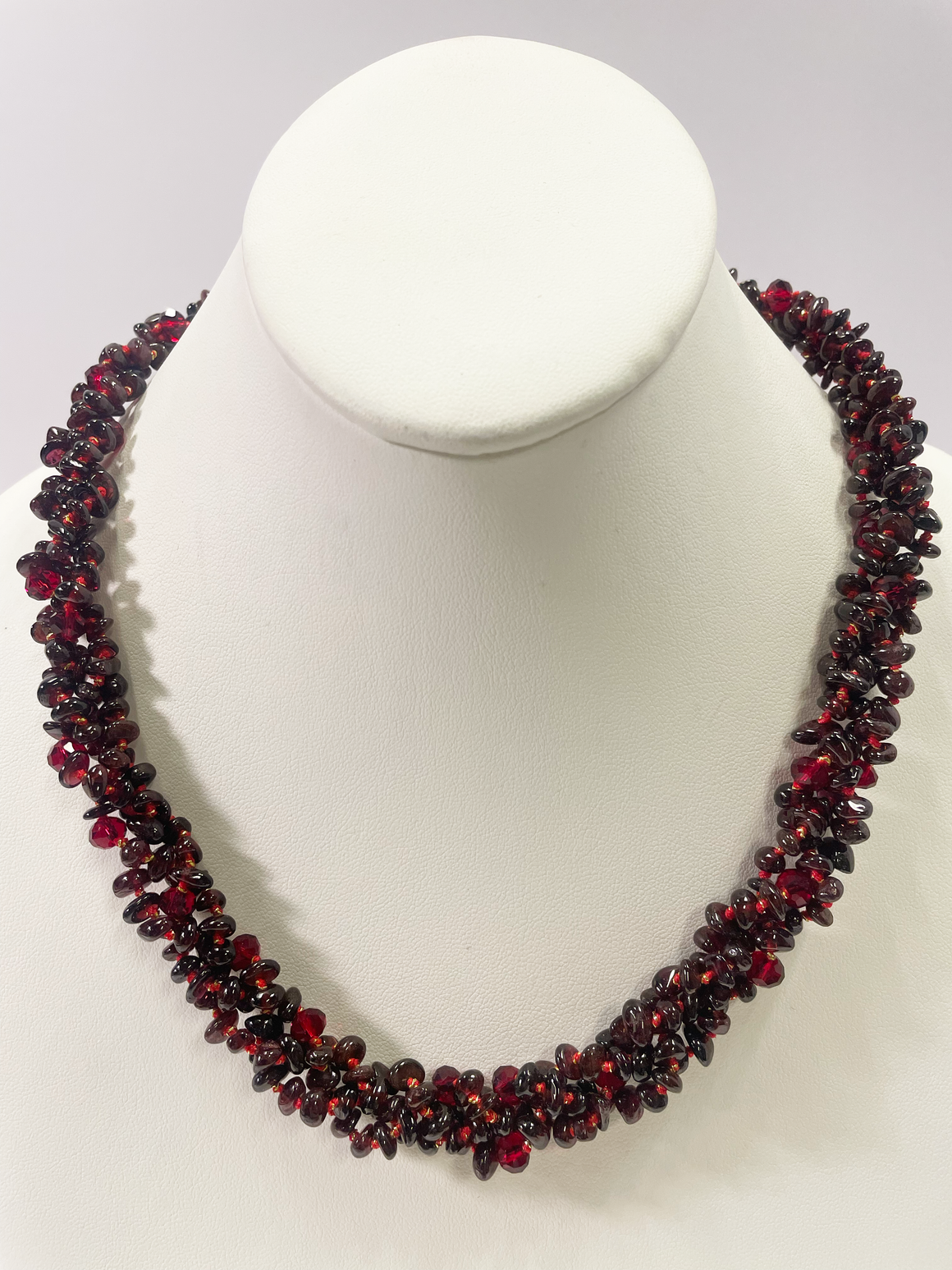 GARNET SUGAR STONE NECKLACE - BRAIDED